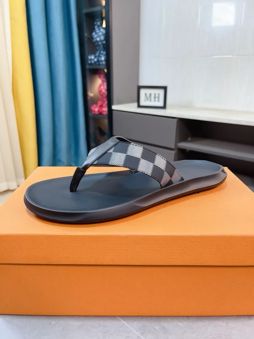 Men's shoes 💰260🌹🌹 (lv-Louis Vuitton) new men's sandals, high-end boutique, exquisite embossed logo decoration on the upper, fine workmanship, super soft soles, casual, loose and comfortable, a must-have in summer! \nsize：38-44